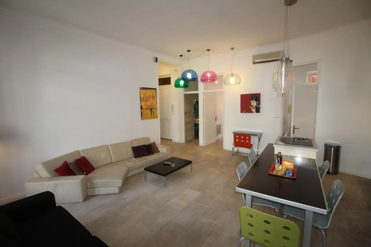 קאן Zone Pietonne, 3 Chambres, 3 Sdb 0*,  צרפת